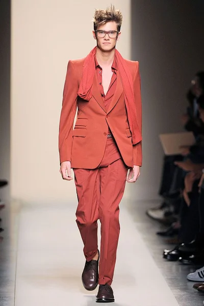 Look 18